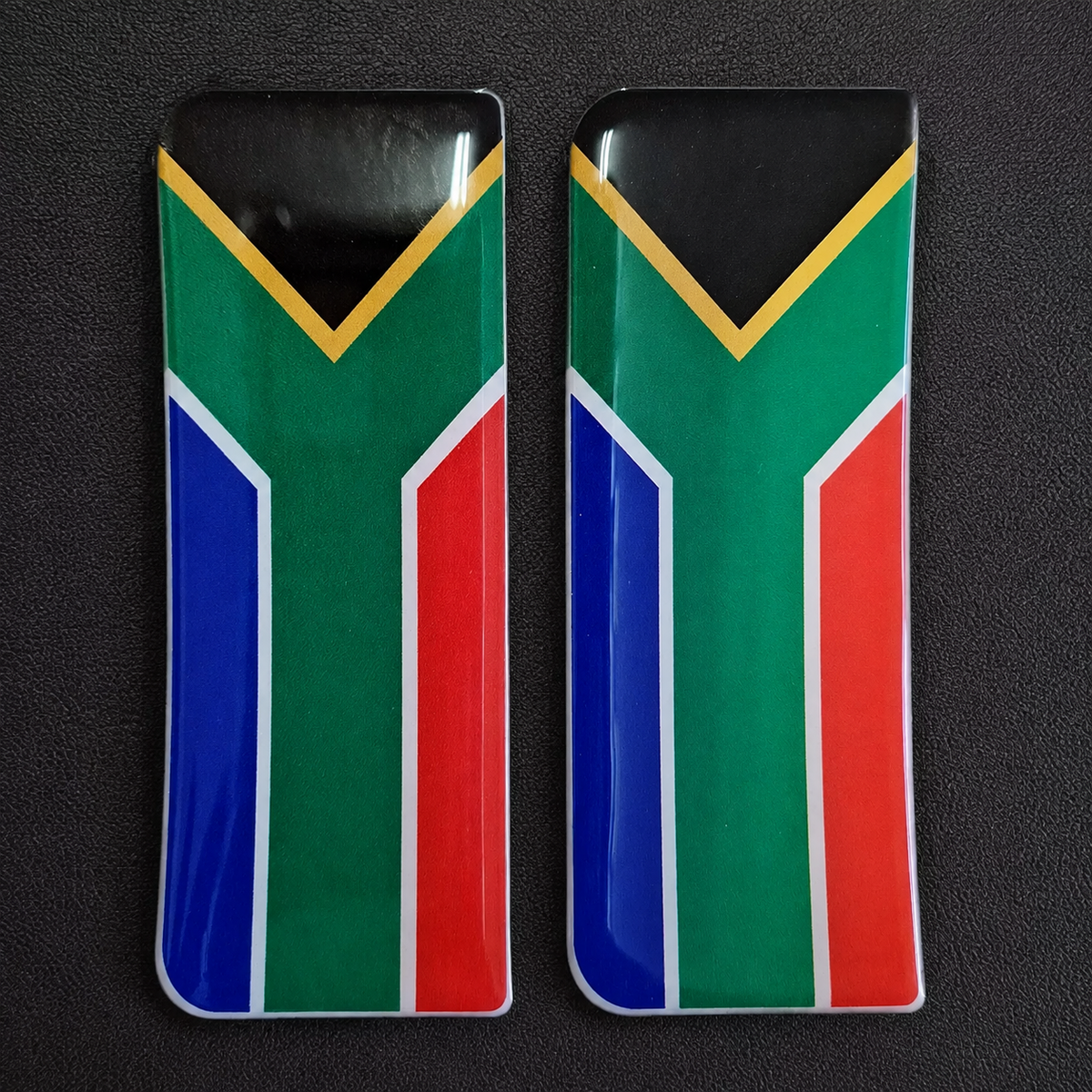 FLAGS / BADGES